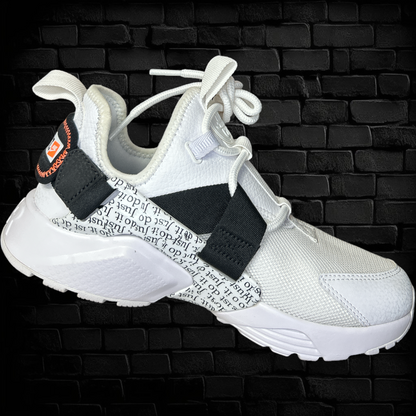 Nike Air Huarache City Low - Size 5W